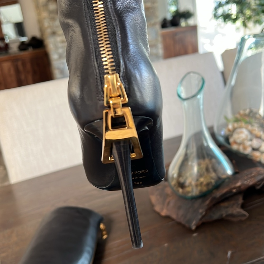 Black tall/high black leather boots gold zipper with a beautiful formal look. - Picture 9 of 11